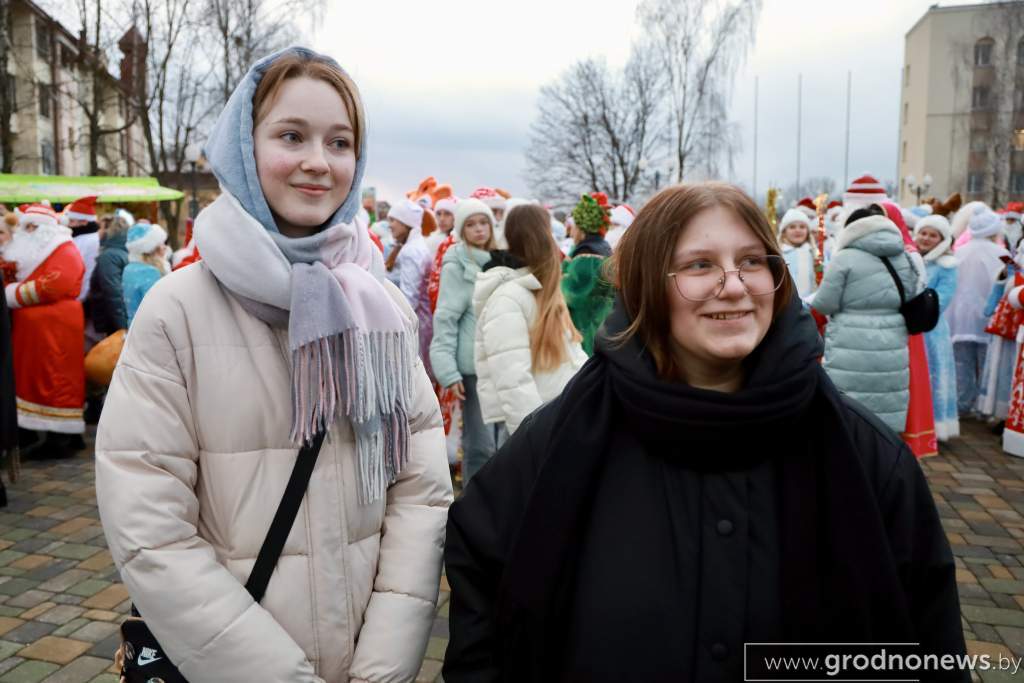 Саша с подругой .jpg