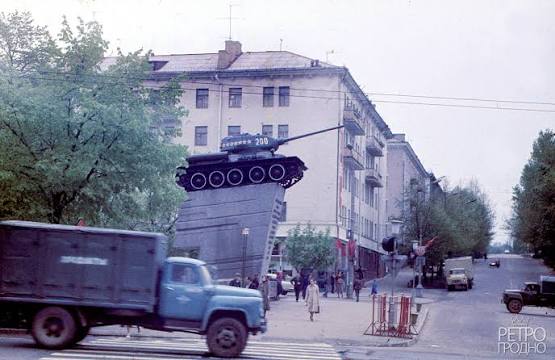 прогулка по улице Парижской