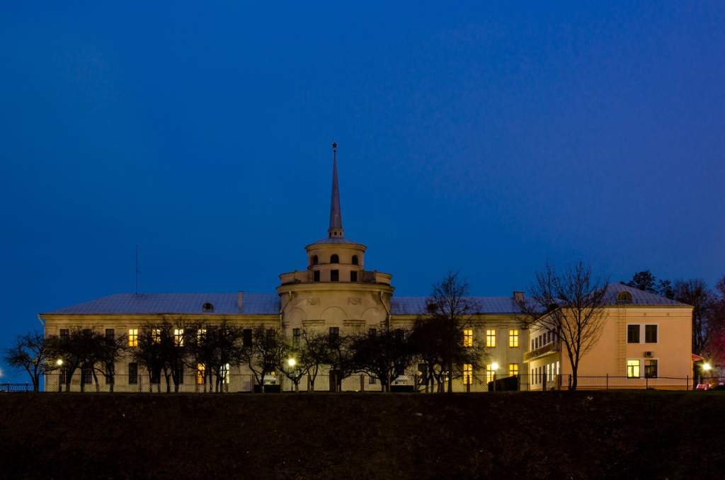 Новый-замок-в-Гродно-ночью.jpg