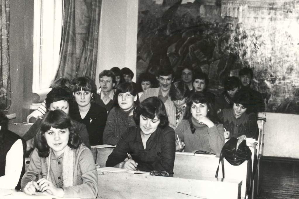 На занятиях фак истории 1984.jpg
