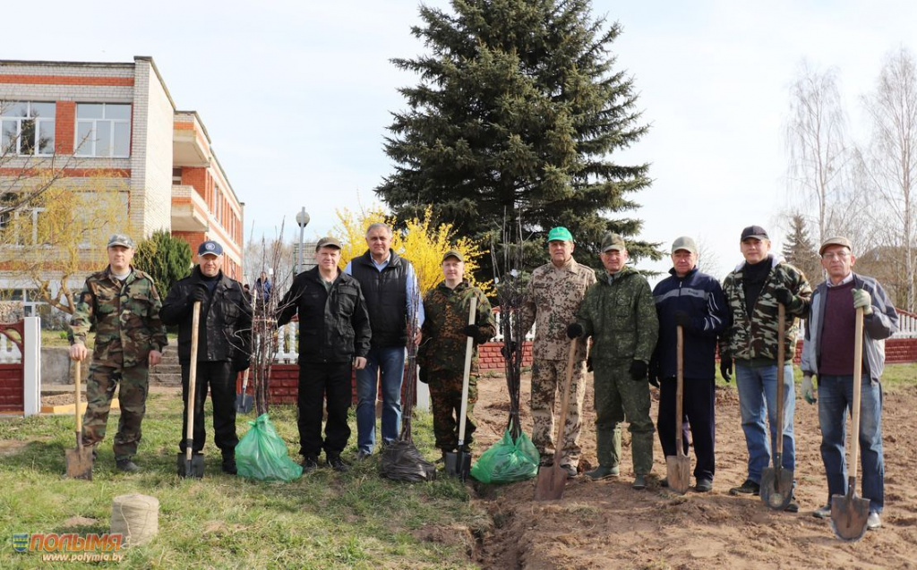 кореличи_кореличский-район_школа_красное_сад_яблони_субботник_сенько_наумович-1.jpg