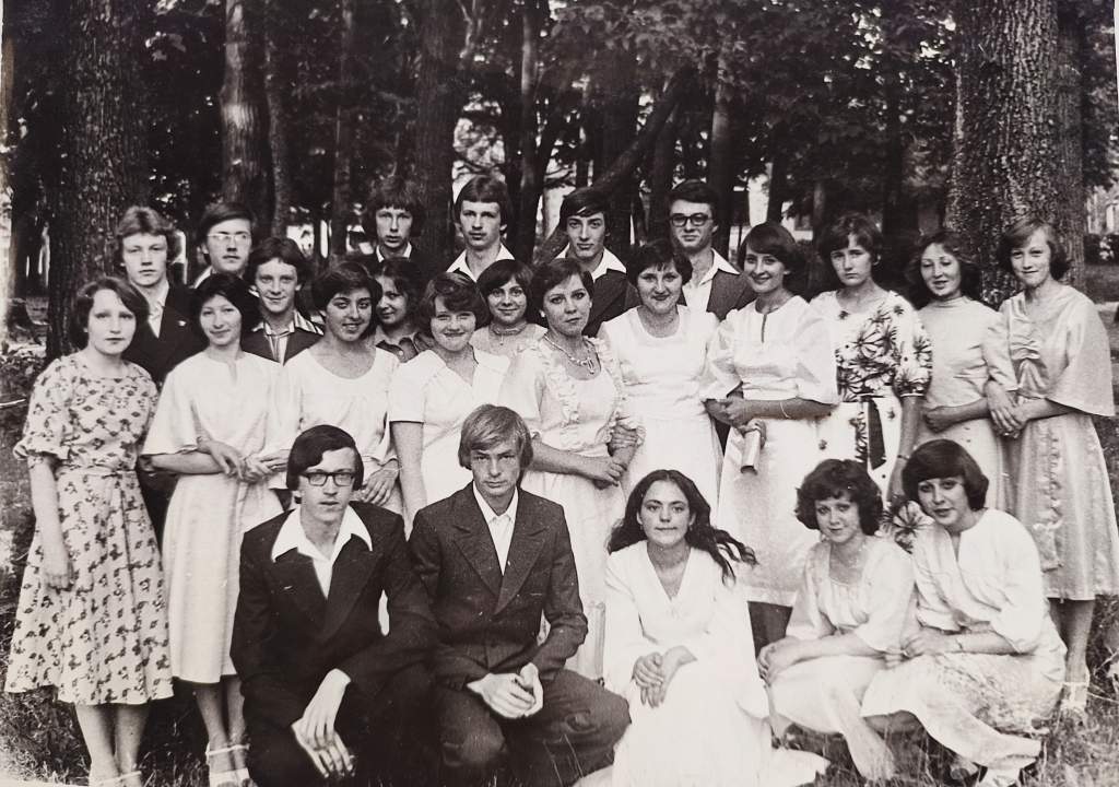 1979_июнь выпускной вечер Щучин.jpg