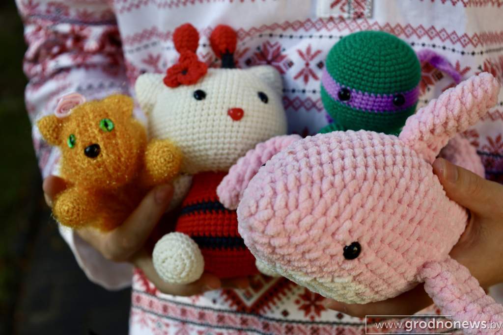 охранник из Гродно вяжет