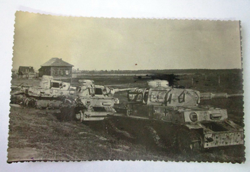 Подбитые немецкие танки на дальних подступах к Волковыску (1944).jpg