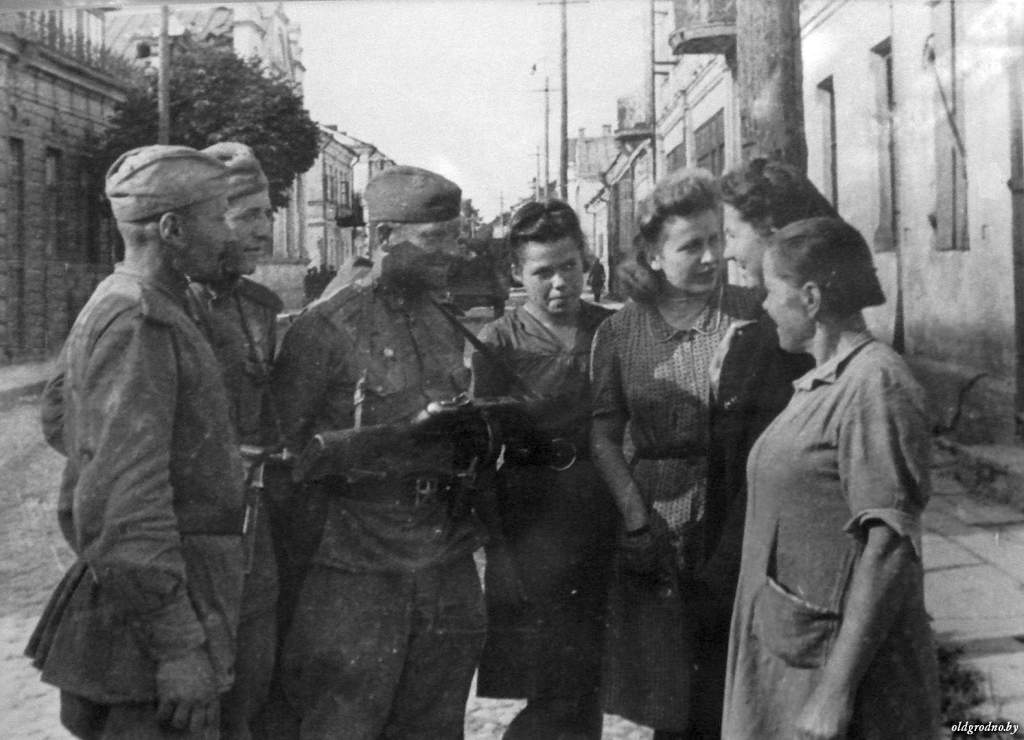 na_ulicah_osvobozhdennogo_grodno_16_07_1944_2.jpg