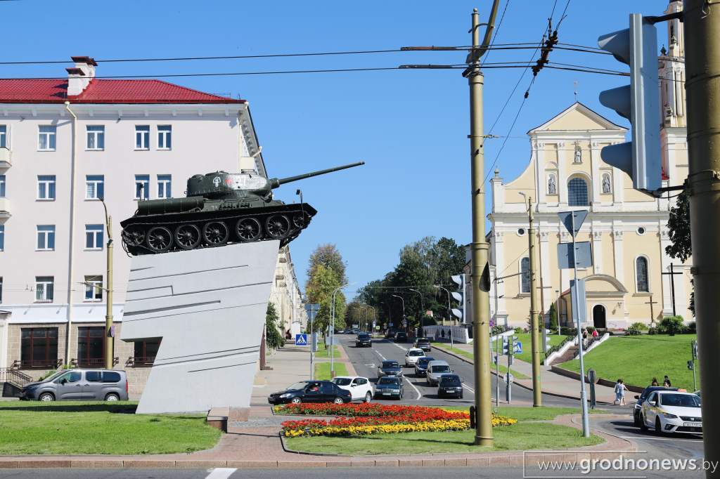 прогулка по улице Парижской