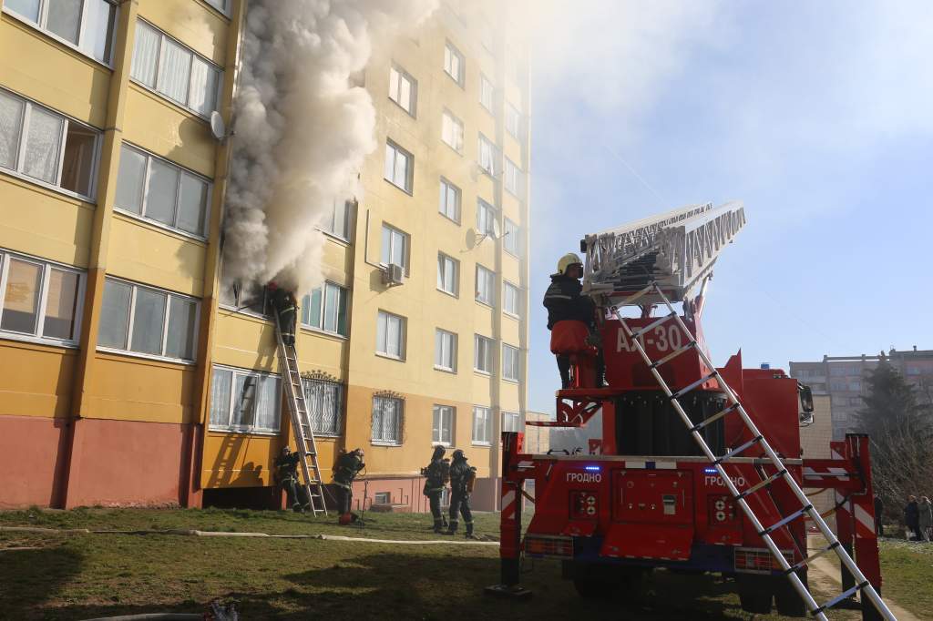 фото с пожара по ул. Дзержинского.JPG
