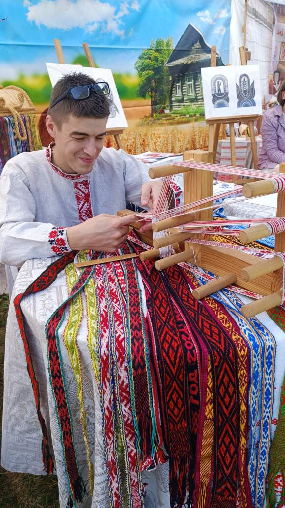 Слуцкія паясы Страшевский Иван ГУО Скрибовичская средняя школа 13 14 лет.jpg