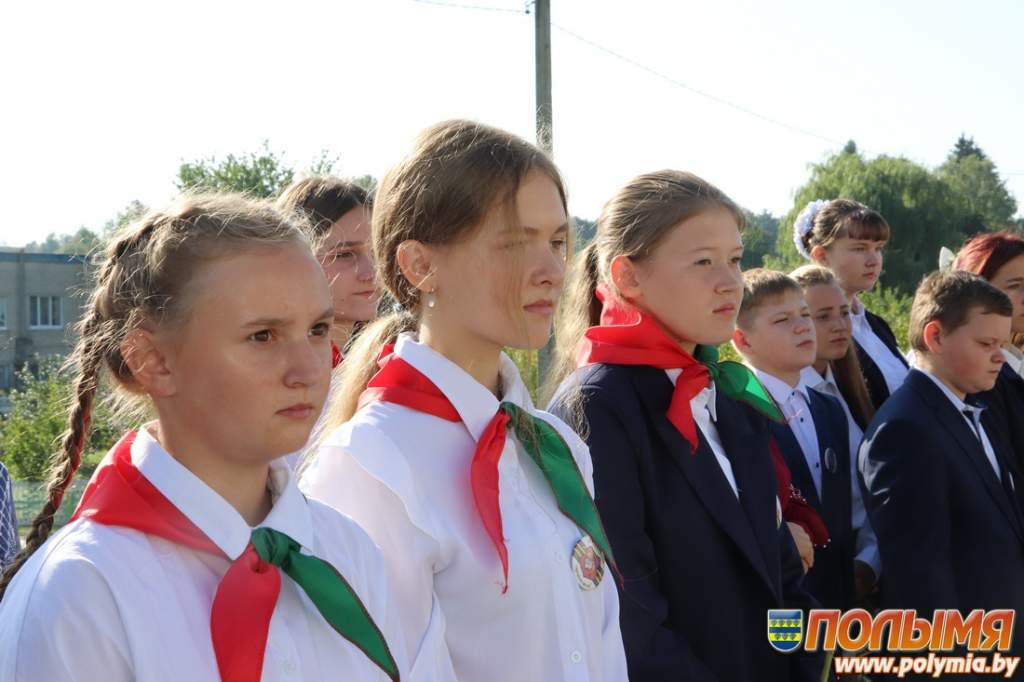 Райца_школа_День-знаний_линейка_1-сентября00016.jpg