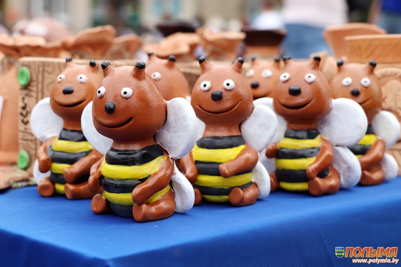 5d4ee64f2a30c_Medovyy-fest_Cirin_Myadovy-fest_Cyryn_Med_Pchely-1.jpg