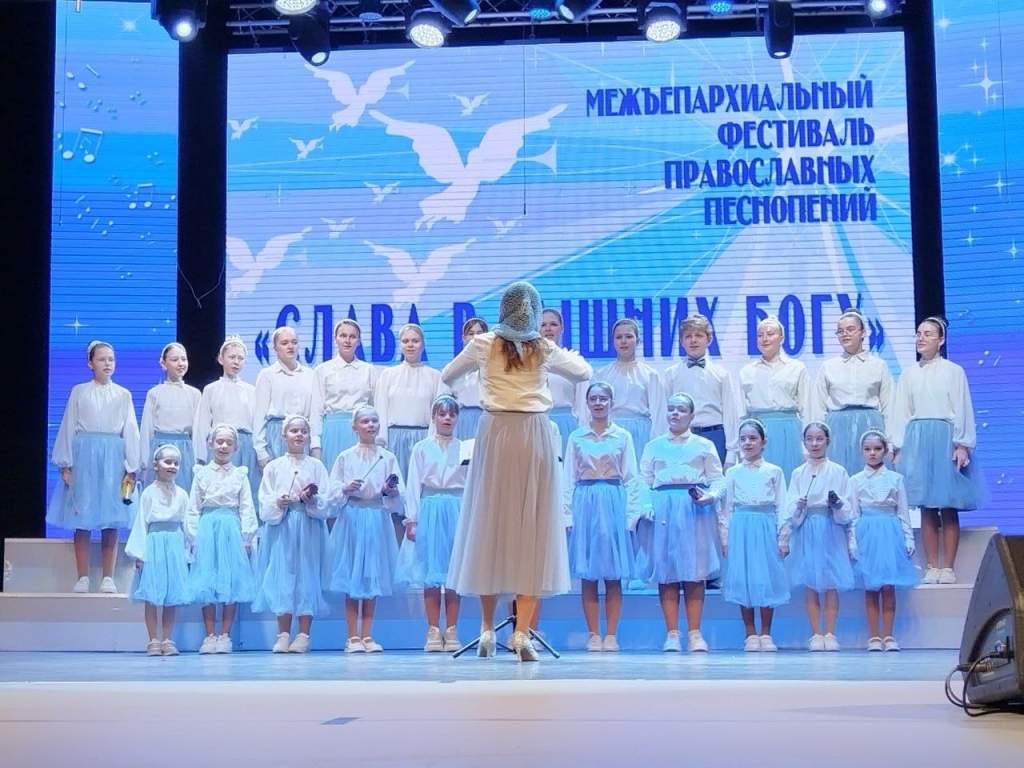 Выступает детский церковный хор «Лучик».jpg