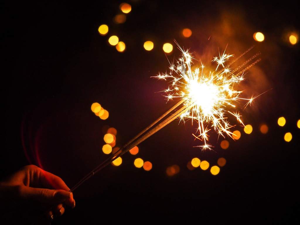 sparkler-2561212_1920.jpg