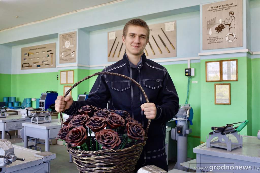 розы из металла.JPG