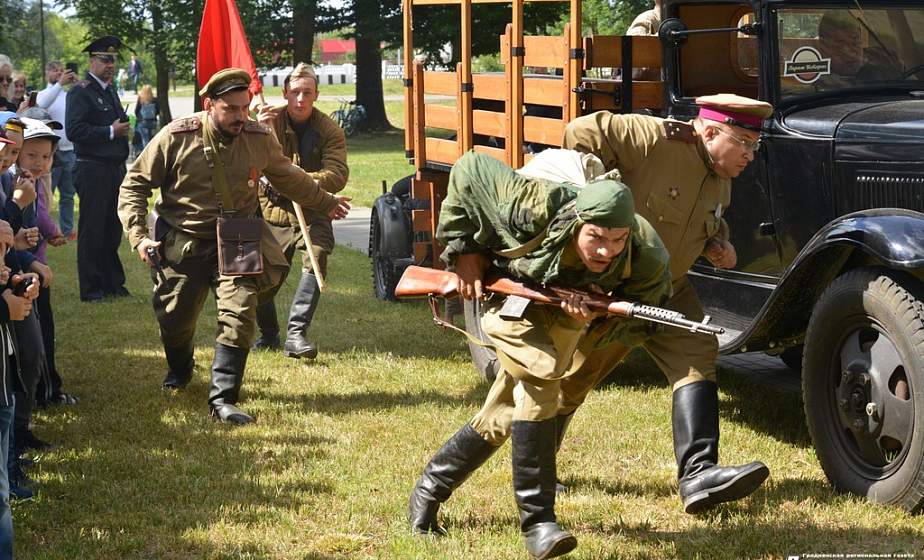  Партизанская землянка, полевой госпиталь и ретроспектива боев. На Гродненщине 3 июля прошли исторические реконструкции 