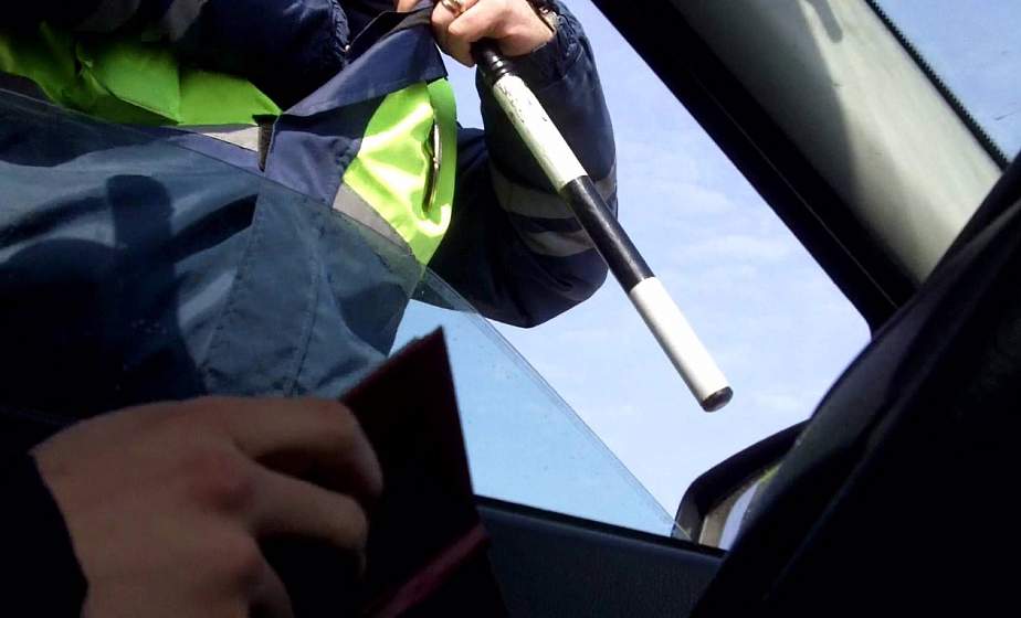 В Лидском районе нетрезвый водитель пытался дать взятку сотруднику ГАИ