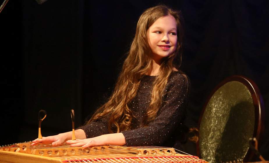 Анастасия Ванеева из Сморгони сыграла на цимбалах на «Славянском базаре»