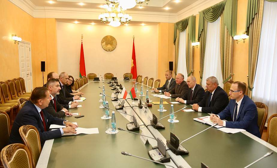 На встрече с польской делегацией в облисполкоме обсуждали вопросы приграничного сотрудничества, развития деловых и культурных связей