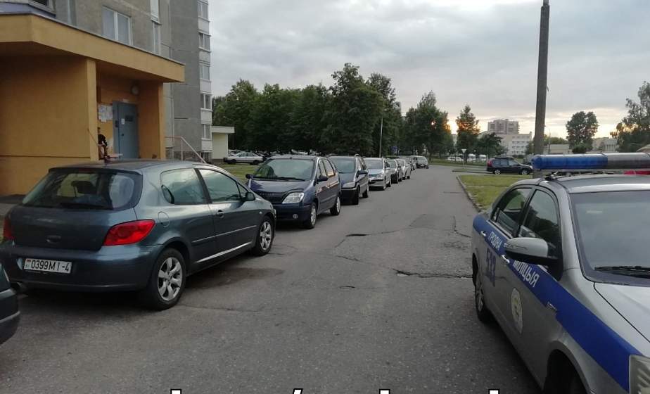 Во дворе в Гродно автомобиль сбил 7-летнюю девочку  