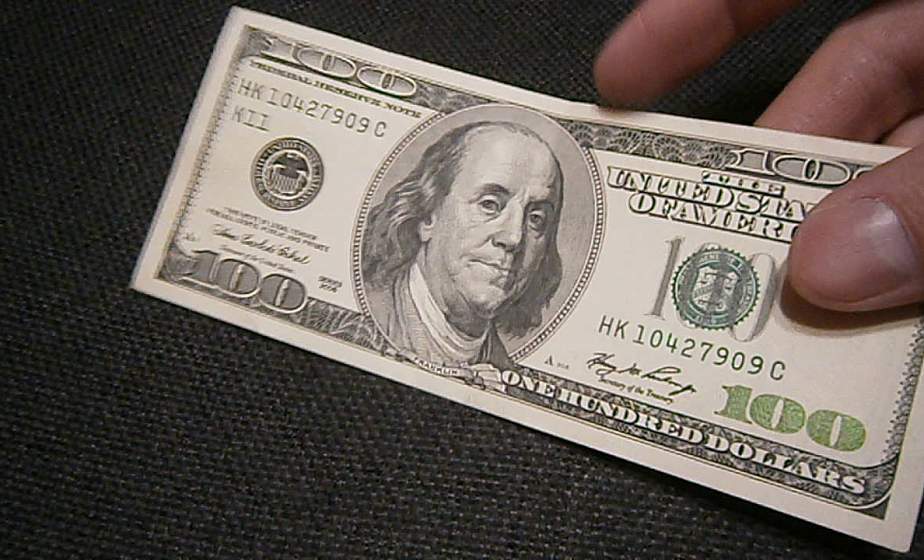 В Ошмянах молодой человек принес в банк поддельную купюру 