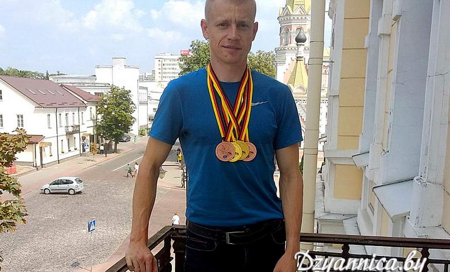 З Германіі – з чатырма медалямі. Шчучынскі бягун Аляксандр Чарняк двойчы выйграў чэмпіянат Еўропы сярод спартсменаў са слабым слыхам