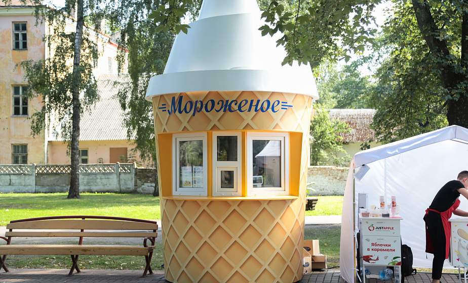Пломбир, йогурты и скоро молочные коктейли. Как изнутри устроены новые павильоны-мороженые «Молочного Мира»?
