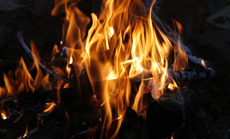 В Ивьевском районе на пожаре погиб хозяин дома