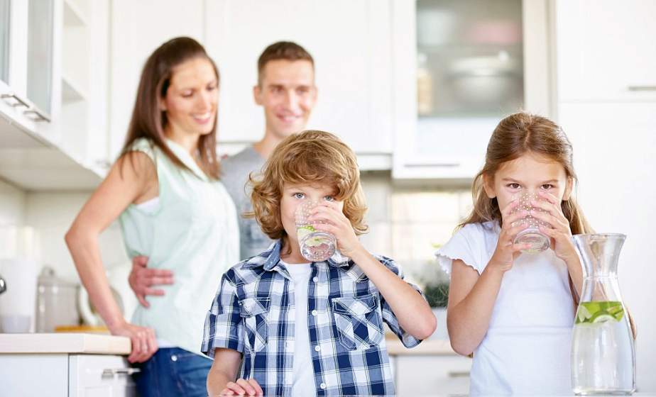 Сколько стаканов воды надо выпивать в день и в какое время?