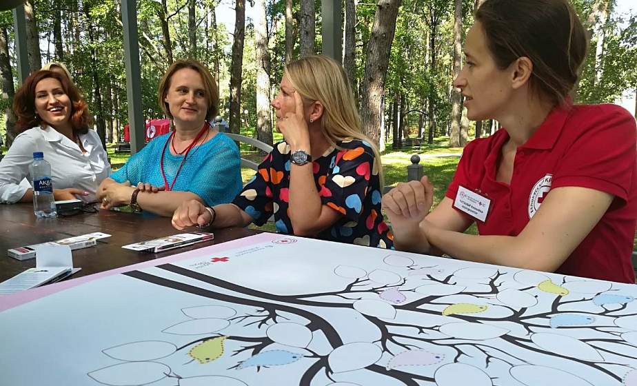 Арт-терапия, мастер-классы и игры на свежем воздухе. В Гродно работает семейный интеграционный лагерь для детей с ограниченными возможностями 