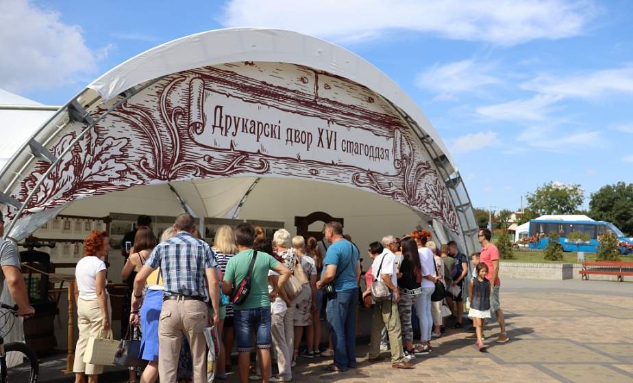 Ад пісьменнікаў да фотамастакоў. Хто прыехаў на свята ў Слонім?