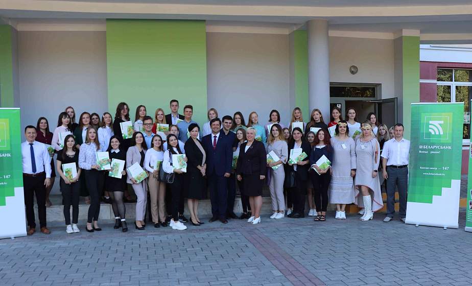 Цифровой университет: гродненские студенты получили платежную карту-студенческий билет 