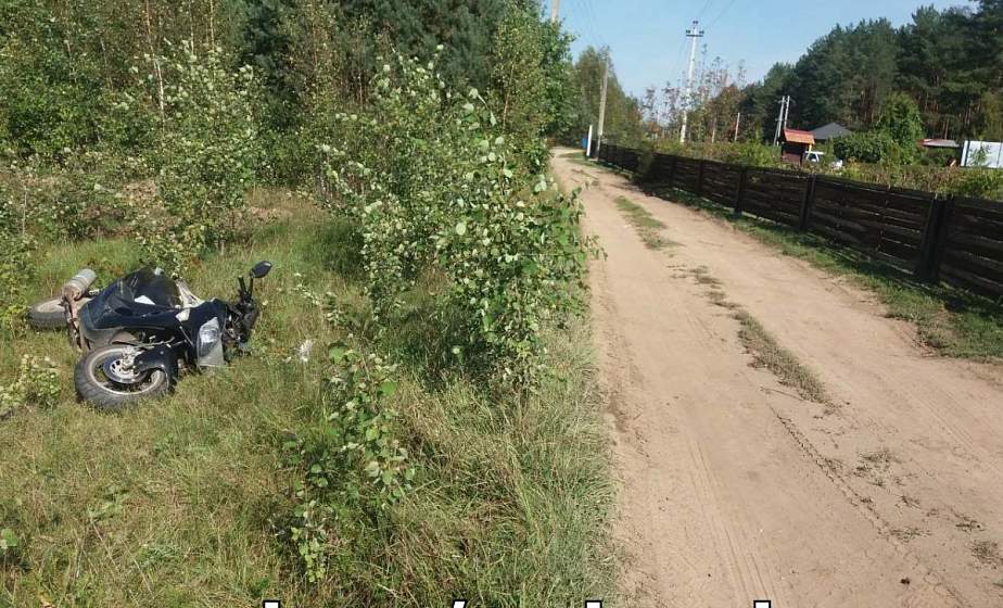 В Сморгони бесправник-скутерист вылетел в кювет 