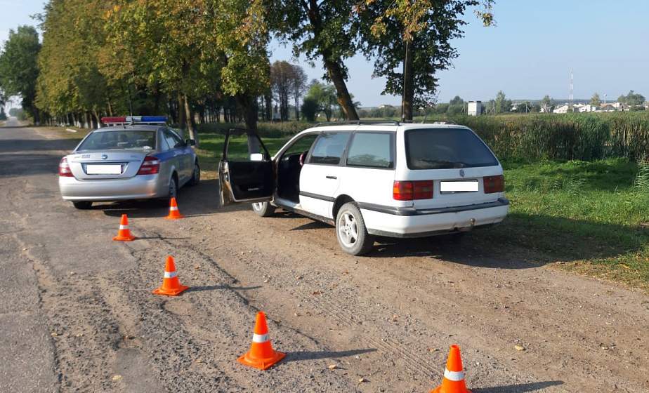 В деревне под Волковыском нетрезвый  мужчина угнал автомобиль, пока хозяин был в доме 
