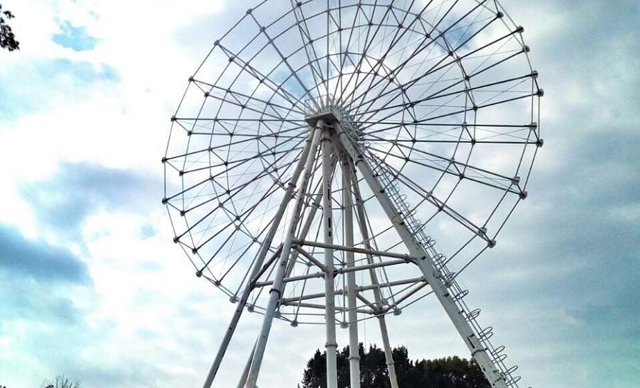 Фотофакт. В Гродно смонтировали колесо обозрения 