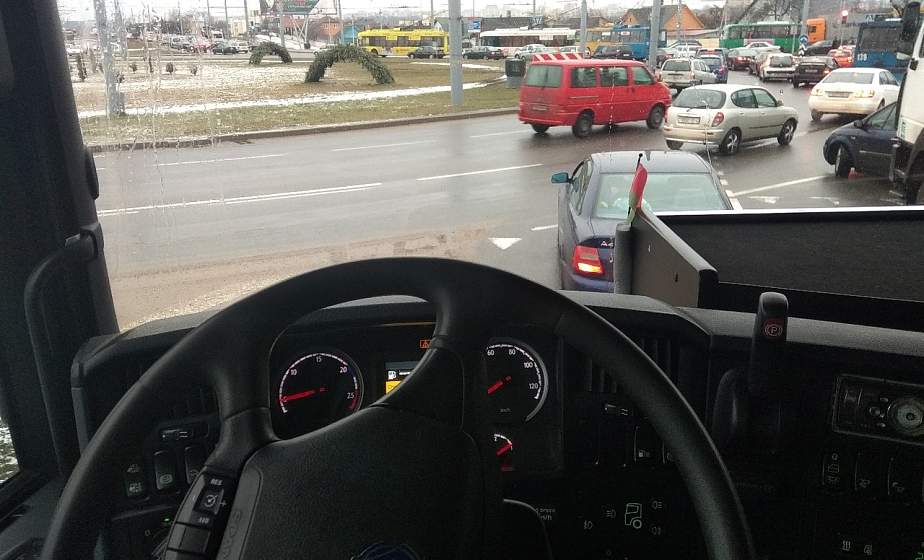 Пробка на Румлевском мосту произошла из-за автомобиля, у которого вылетела шаровая опора