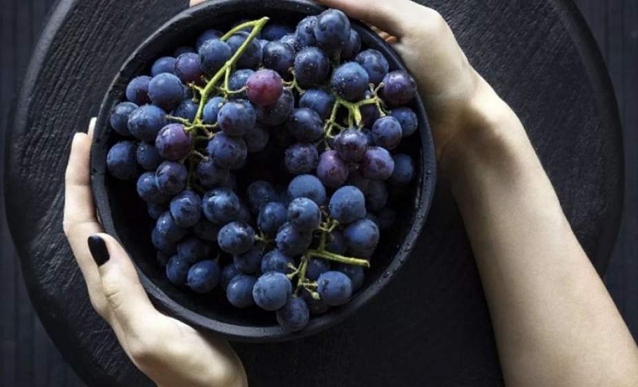 Улучшает пищеварение и состояние сердца: чем еще полезен виноград