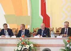  Председатель облисполкома Владимир Кравцов провел пресс-конференцию в Мостах 