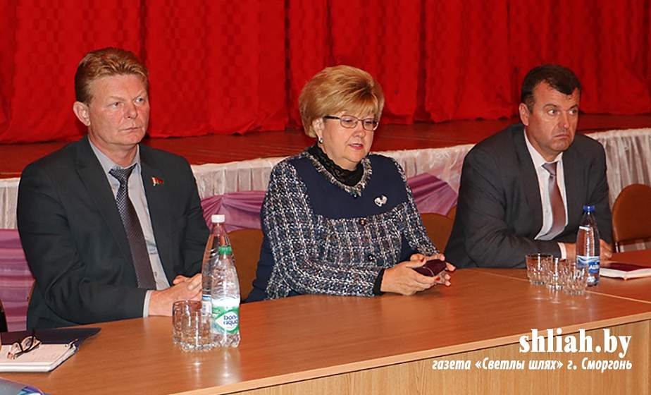С жителями агрогородка Вишнево встретились представители райисполкома и предприятий Сморгонщины