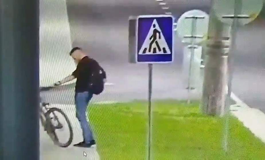 В Гродно мужчина украл из подъезда велосипед 