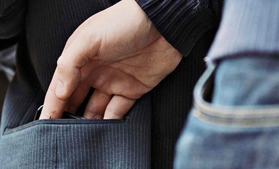 Брат ограбил сестру. Денег у него хватило на пару часов 