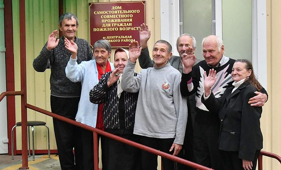 «Здесь и пряники, и конфеты»: как живут одинокие старики Ивьевского района в доме самостоятельного совместного проживания