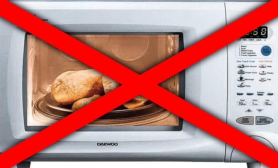 Только не это: вещи, которые не стоит подогревать в микроволновке