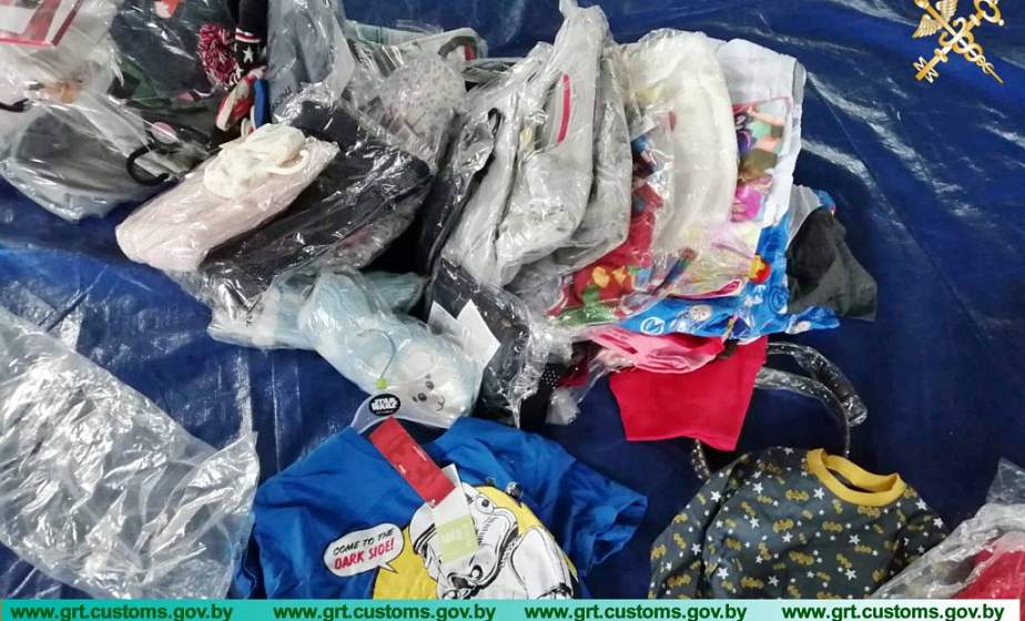 Гродненские таможенники пресекли незаконный ввоз одежды на 100 тысяч рублей