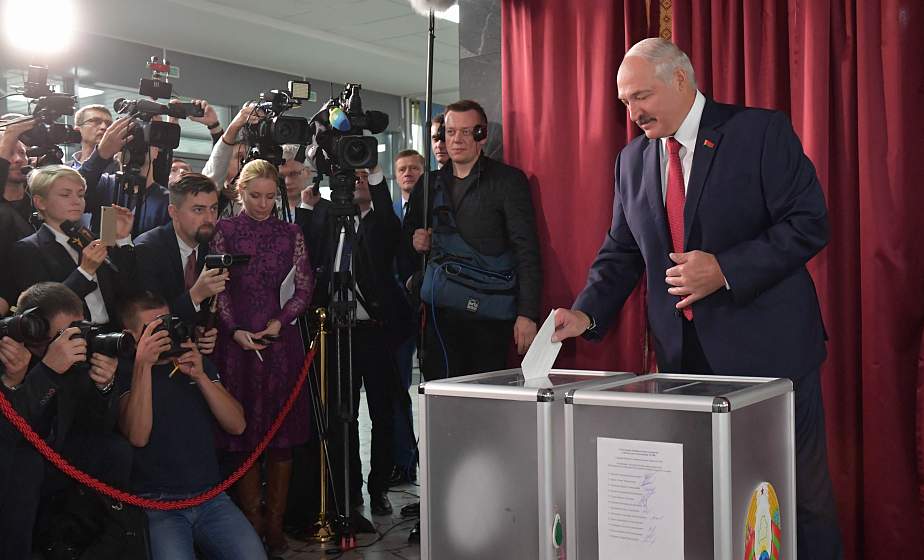 Александр Лукашенко проголосовал на парламентских выборах и более часа общался с журналистами (+видео)