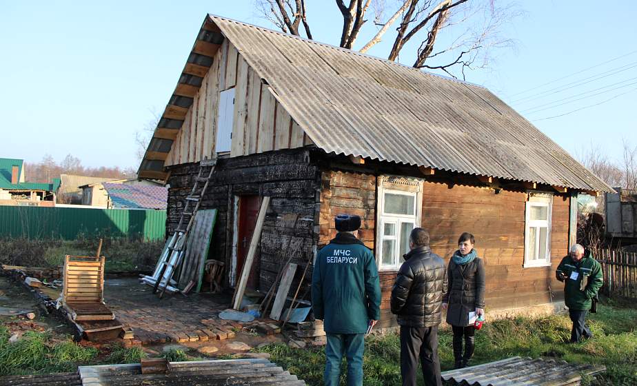 Важней всего безопасность в доме. Смотровая комиссия Индурского сельсовета и журналисты "ГП" провели рейд по жилфонду 