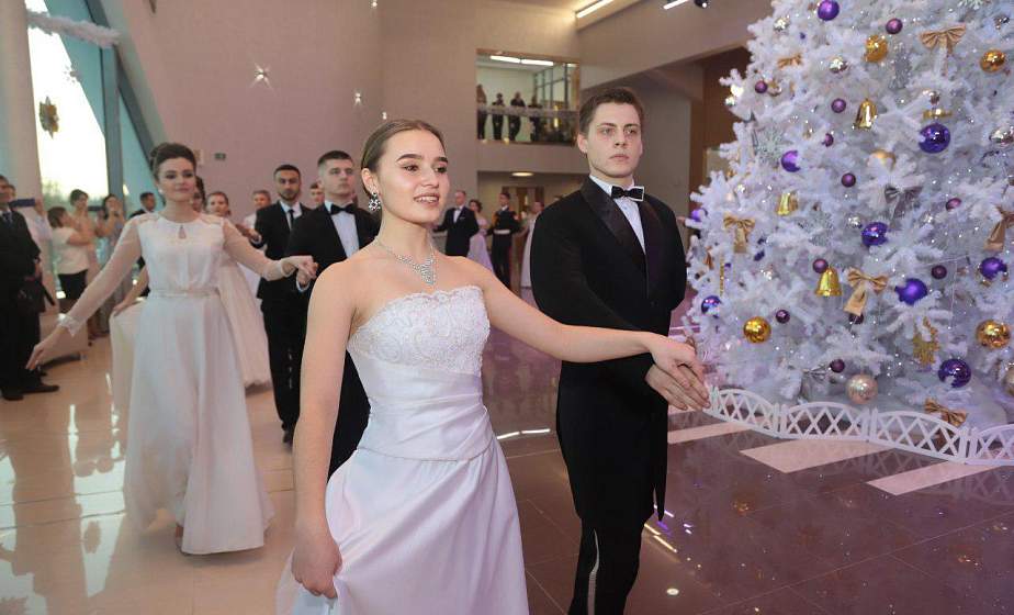 Белый вальс у белоснежной ели. На первый бал в филармонии пригласили талантливую молодежь Гродненщины  (+видео)