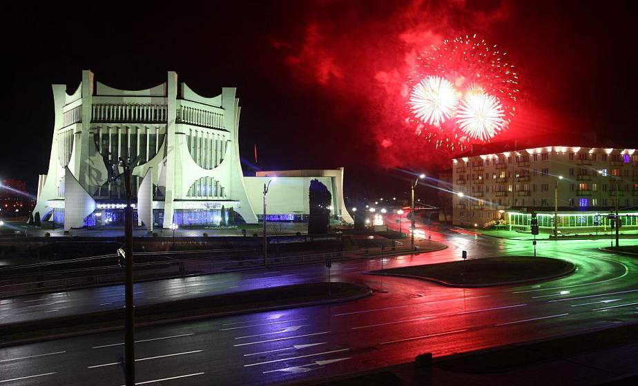 Во все новогоднее небо. Праздничный салют над Гродно