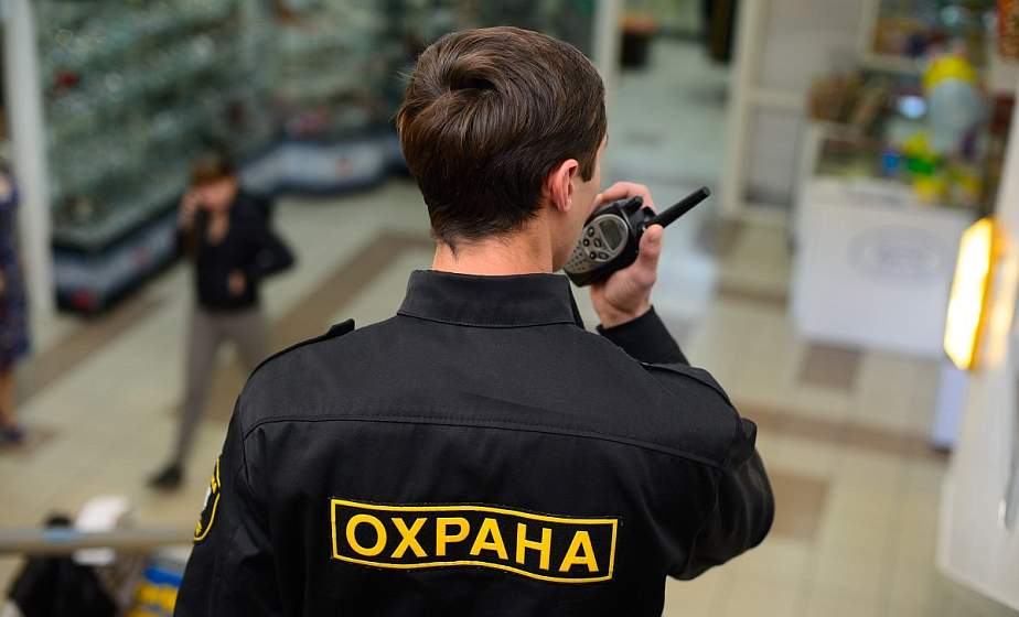 Охранник-сутенер. В Лиде сотрудник одного из крупных торговых предприятий использовал для занятия проституцией несовершеннолетнюю девушку