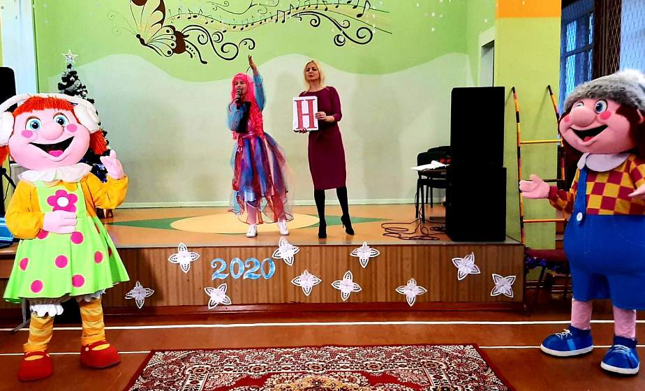 Выступление кинологов и лечебные процедуры. Как будут отдыхать школьники в круглосуточном лагере «Зим-АРТ»?