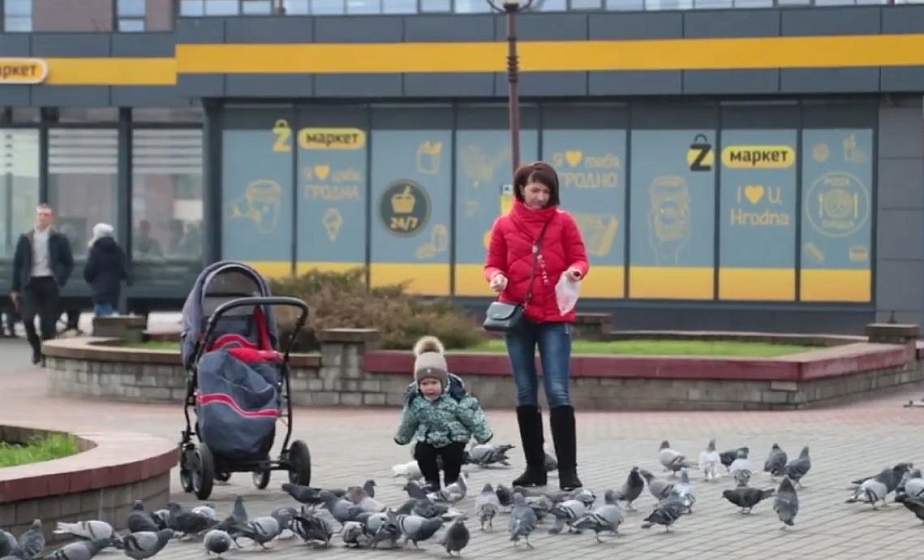«Все меняется, и зимы в том числе». Надеются ли еще гродненцы на приход настоящей зимы и что думают об аномальном тепле в январе?