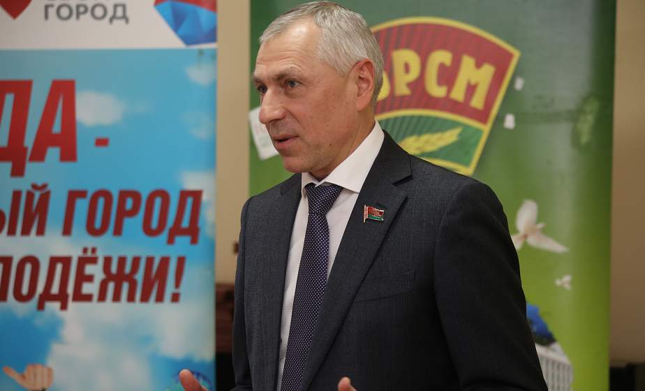 Заместитель Председателя Палаты представителей Национального собрания Республики Беларусь Валерий Мицкевич принял участие в заседании Лидского райисполкома, провел личный прием граждан и встретился с молодежью